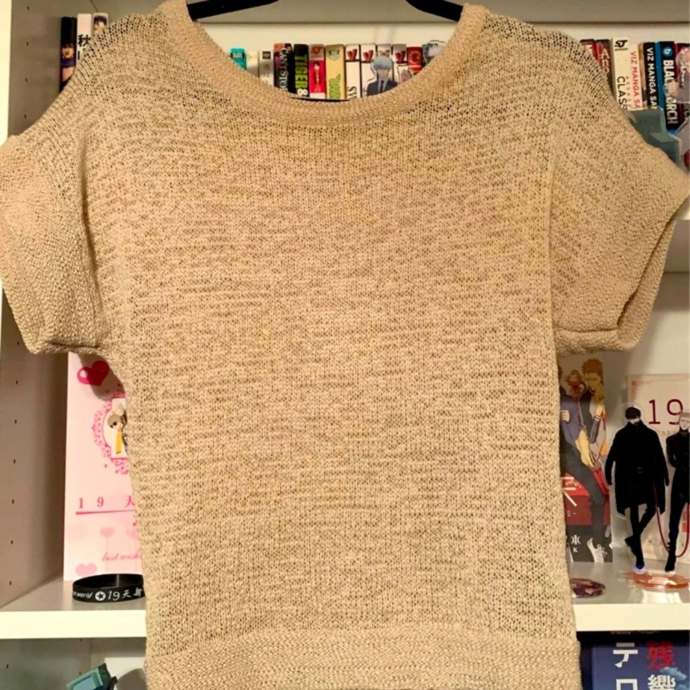 knit shirt